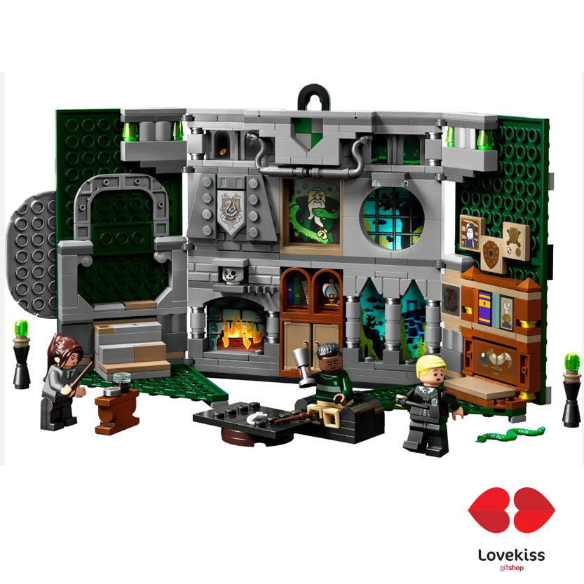 LEGO® 76410 Harry Potter Estandarte de la Casa Slytherin